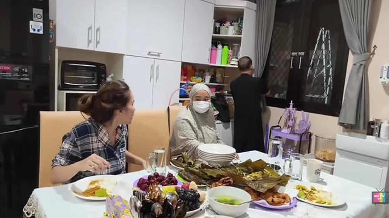 9 Potret Ruang Makan di Rumah Ayu Ting Ting Saat Sahur