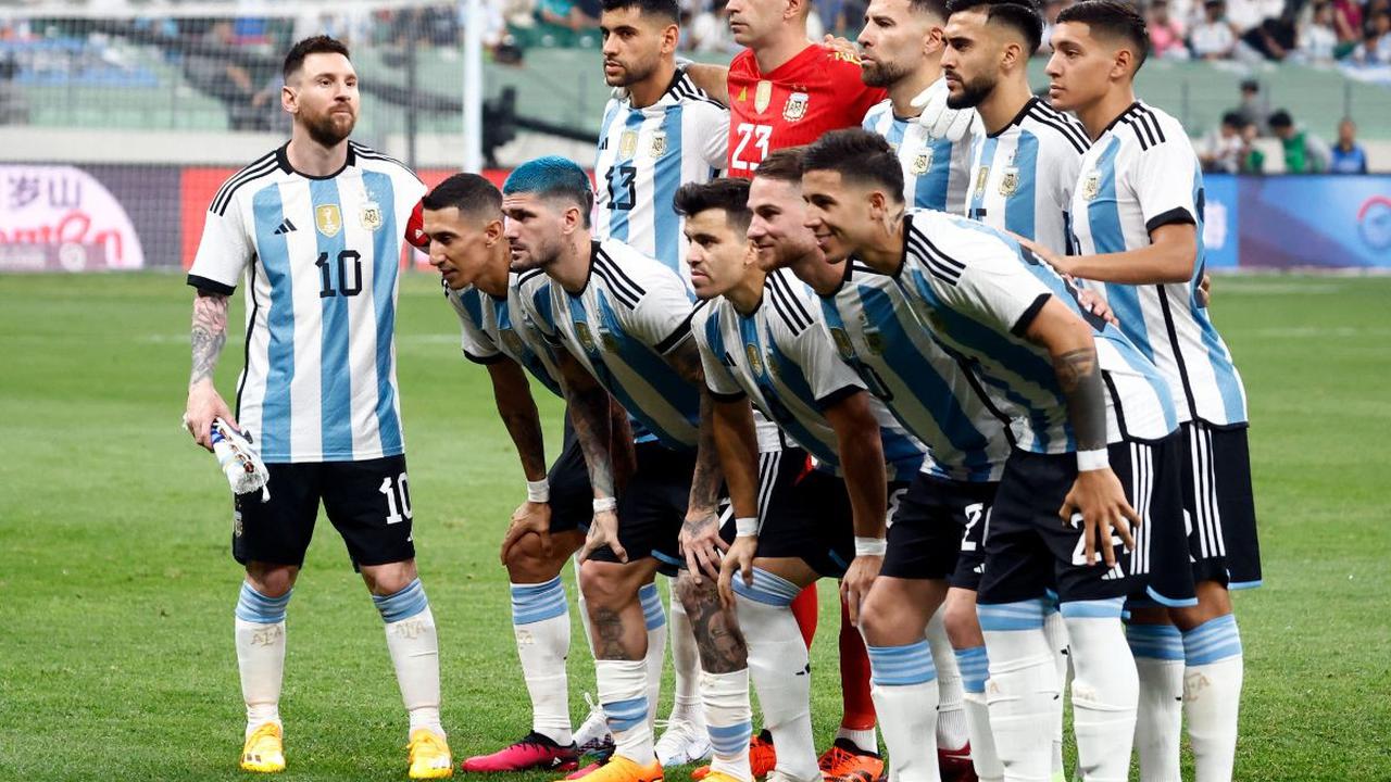 Argentina datang dengan kekuatan penuh kecuali Lionel Messi, Angel Di Maria, dan Nicolas Otamendi.
