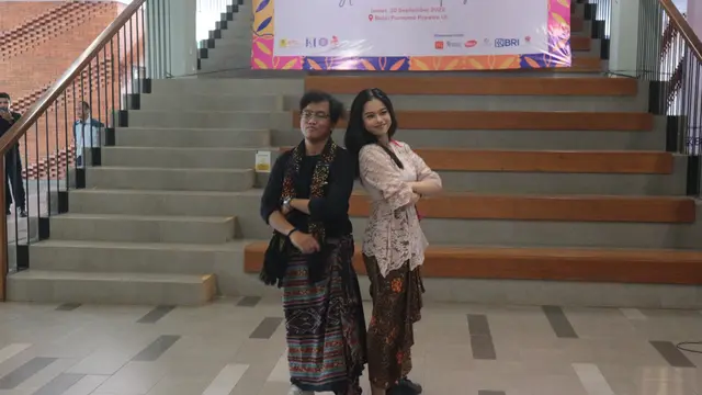 Kebaya Goes To Campus