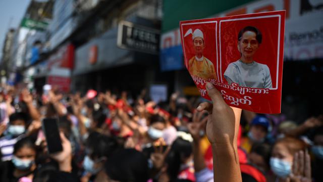 Lautan Manusia di Yangon Protes Kudeta Myanmar