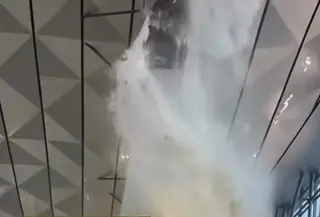 Dampak Hujan Deras, Atap Terminal 3 Bandara Soetta Tiba-tiba Jebol bak Air Terjun