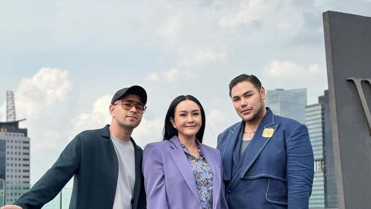 Gaya Elegan Atiek Nur Wahyuni Bos TV Bareng Raffi Ahmad dan Ivan Gunawan, Tenteng Tas Mewah Makin Mempesona