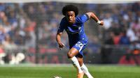 Manchester United menyiapkan dana 60 juta poundsterling (Rp 1,1 triliun) untuk mendatangkan gelandang Chelsea, Willian, pada bursa transfer musim panas ini. (AFP/Ben Stansall)