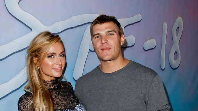 [BIntang] Paris Hilton - Chris Zylka