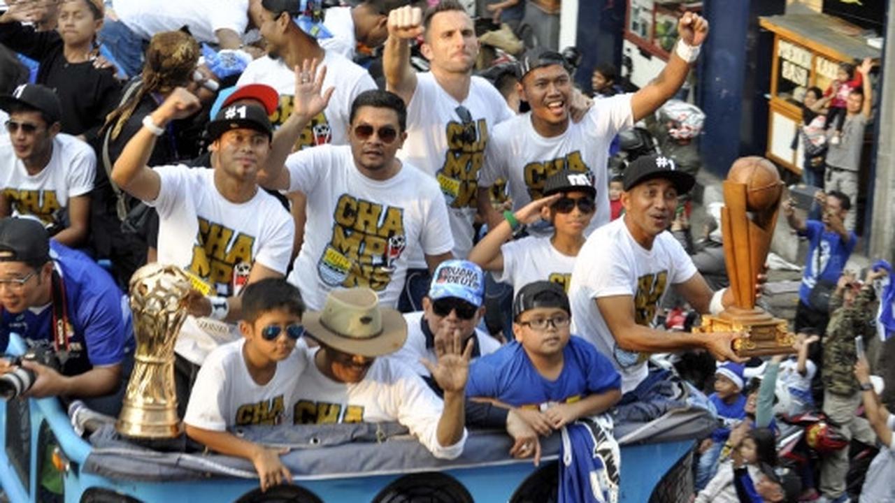 Pawai kejuaraan Persib, lautan Bobotoh birukan Bandung
