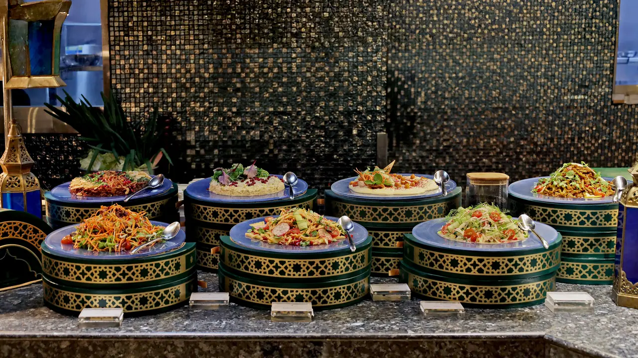 Suasana Berbuka Puasa yang Unik dengan Kuliner Khas Yordania di Ritz-Carlton Mega Kuningan