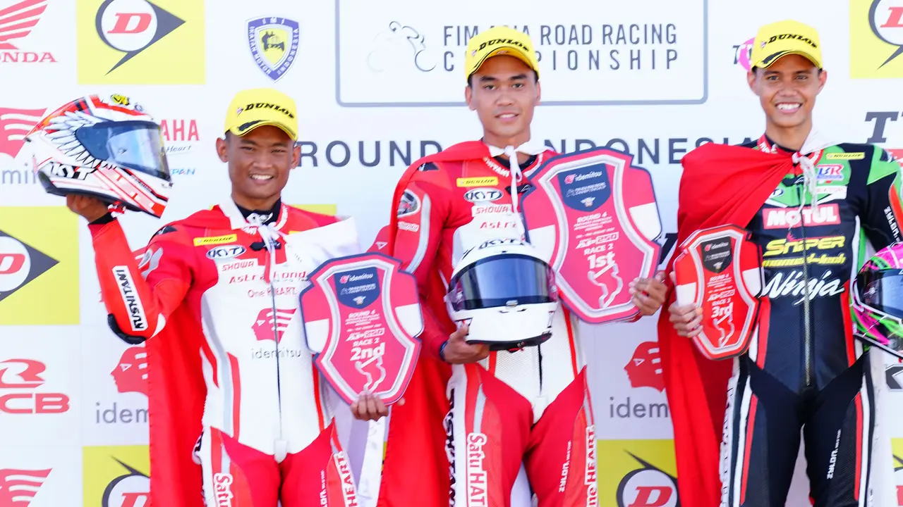 Foto: Herjun Atna Firdaus Kembali Juara Kelas AP250 pada Race Kedua ARRC Mandalika 2023, Pembalap Jepang Jawara di Kelas SS600