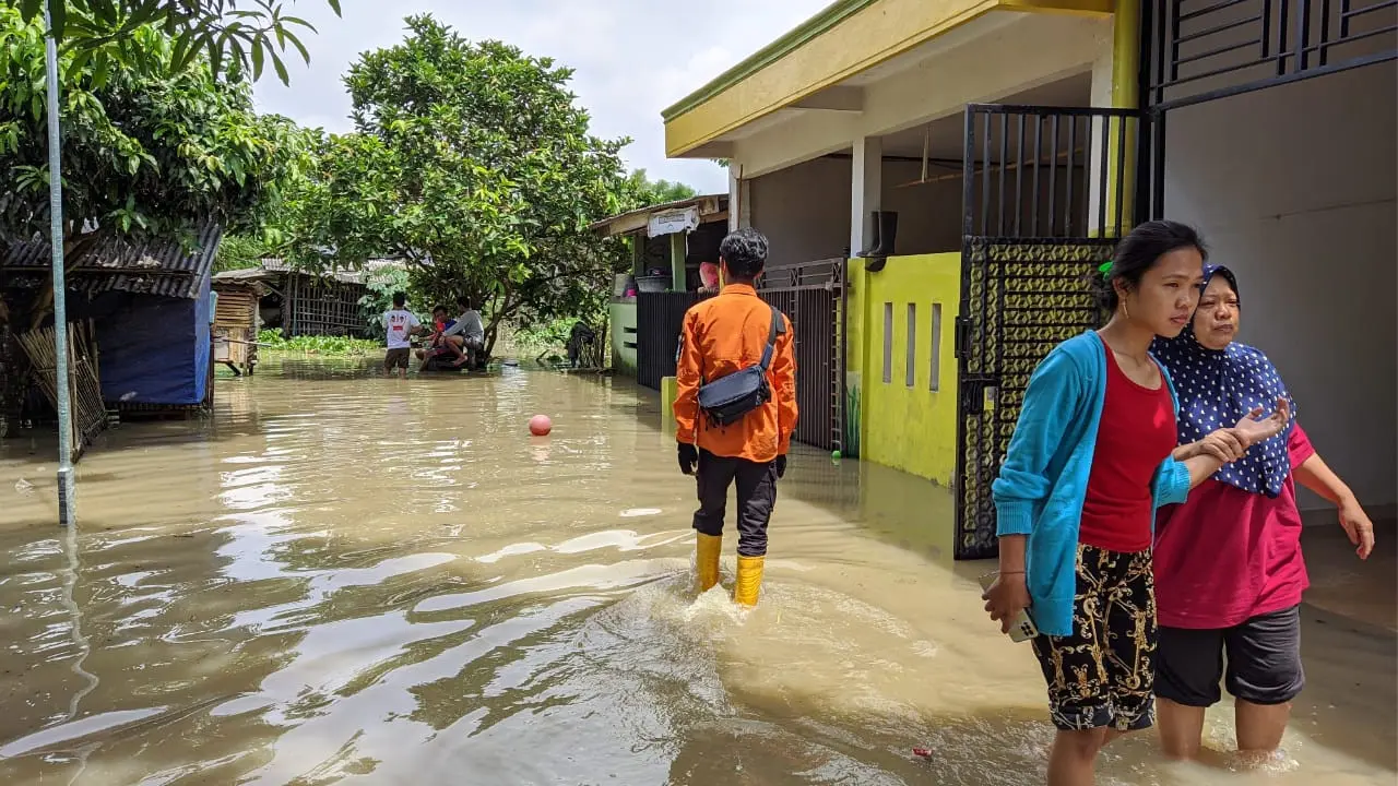 Banjir terjadi di Desa Cikande Permai, Kecamatan Cikande, Kabupaten Serang, Provinsi Banten pada Sabtu, 11 Desember 2021 pagi pukul 06.00 WIB.