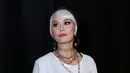 "Saya merupakan orang yang enggak bakat pakai sepatu high heels. Jadi, saya setelah ini lepas dan pakai sendal lagi," kata Agnez Mo dalam peluncuran aplikaso fesyen LYKE miliknya di kawasan SCBD, Sudirman, Jakarta, Kamis (26/10).(Deki Prayoga/Bintang.com)
