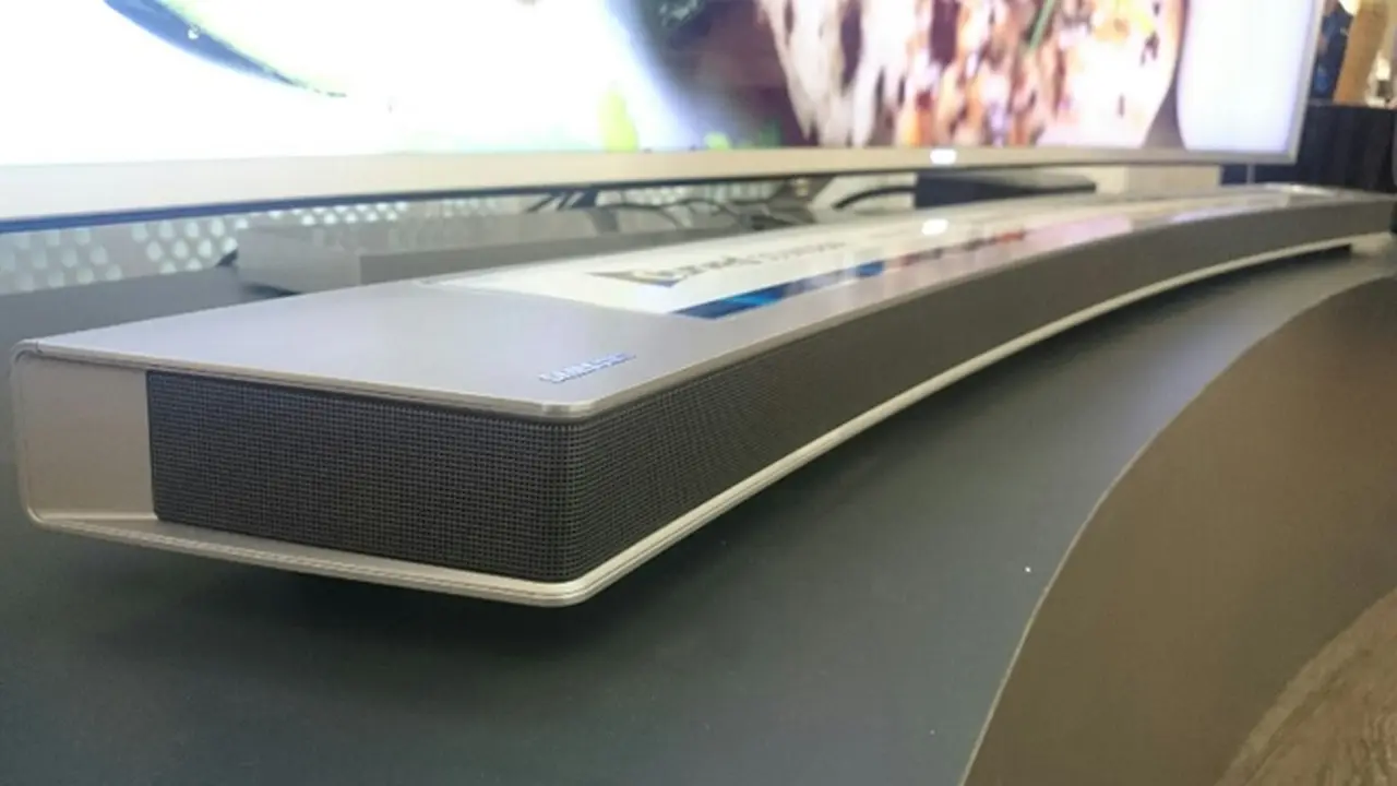 Mendengar Kejernihan Suara Samsung Curved Soundbar