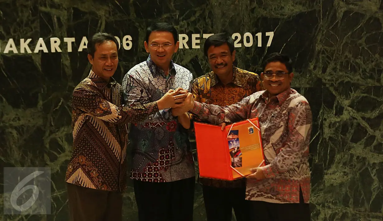 Suasana serah terima jabatan Plt Gubernur DKI di Balaikota, Jakarta, Senin (6/3). Kemendagri kembali menunjuk Sumarsono menjadi Pelaksana Tugas (Plt) Gubernur DKI Jakarta mengantikan Ahok & Djarot. (Liputan6.com/Faizal Fanani)