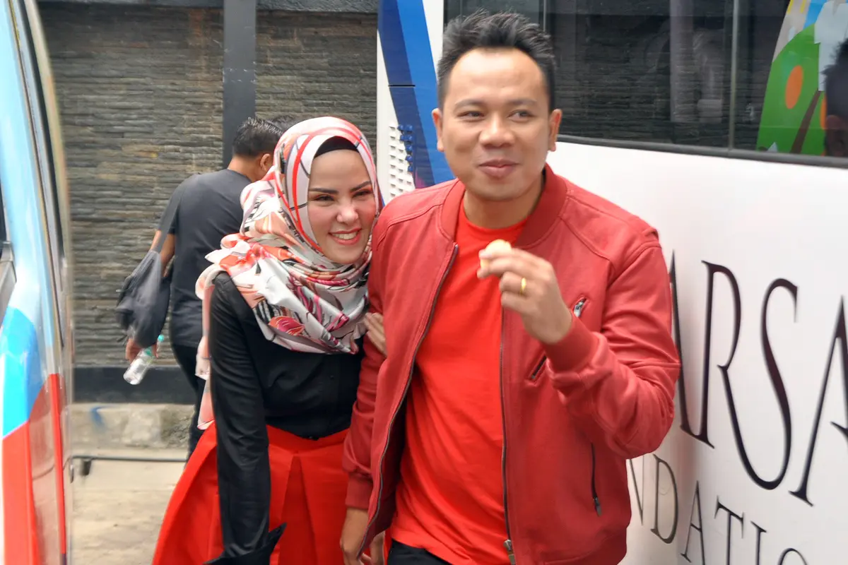 [Bintang] Vicky Prasetyo dan Angel Lelga