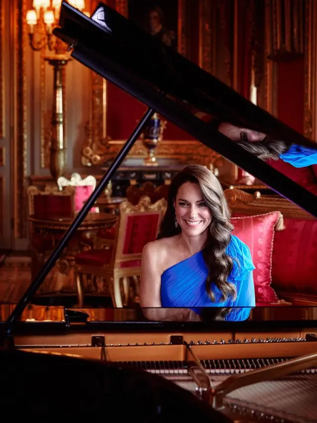 Penampilan Elegan Kate Middleton ala Pianis Profesional di Kompetisi Musik Internasional