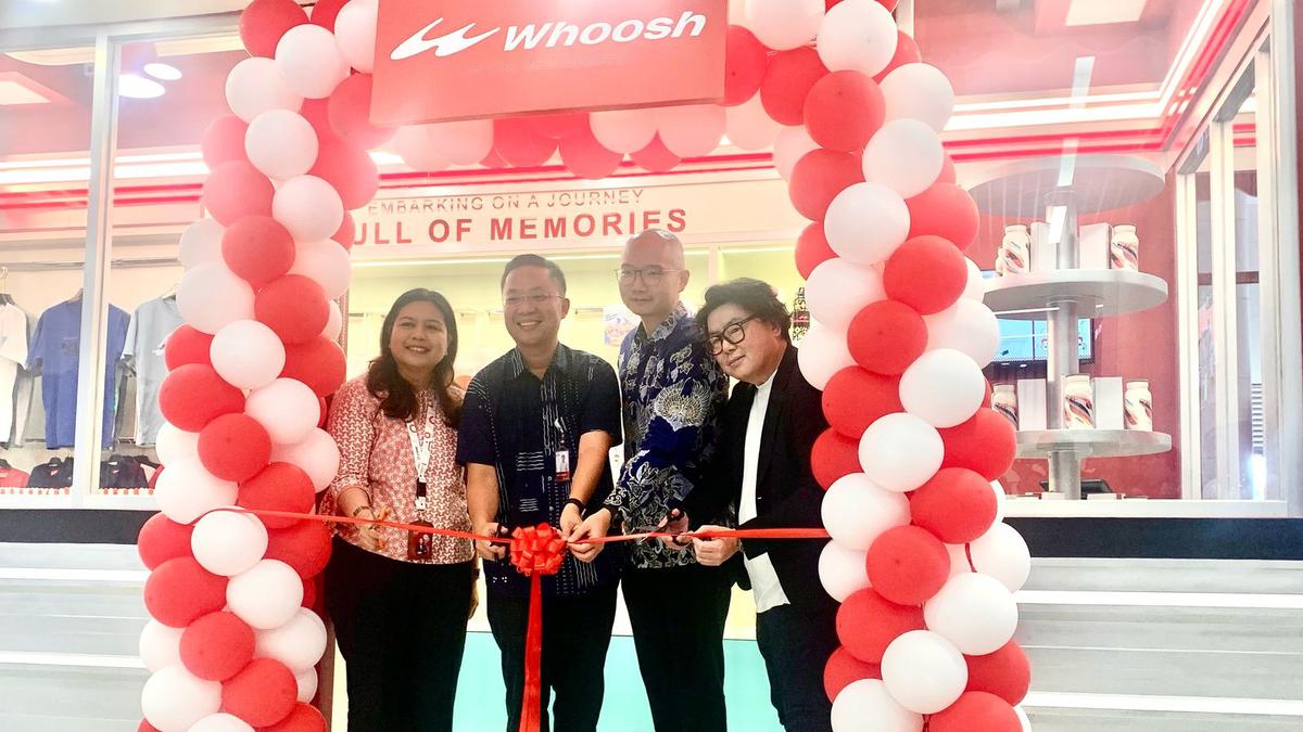 Whoosh Buka Toko Merchandise di Stasiun Halim, Jual Kaos hingga Puzzle!