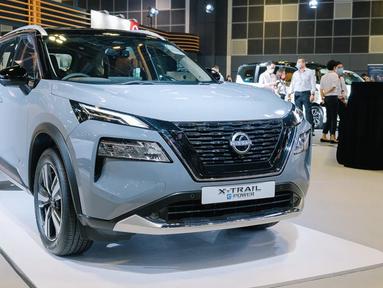 Nissan X-Trail terbaru lahir dengan kode T33 sebagai penerus generasi sebelum-sebelumnya. Hadir dengan berbagai pembaruan mulai dari eksterior, interior, teknologi, hingga mesin dan penggerak baru. Citranya sebagai SUV monokok perkotaan yang elegan tetap bertahan di generasi terbaru ini. (Source: visor.ph)