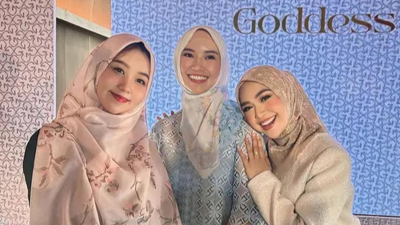 7 Potret Cantik Reni Effendi Istri dr. Richard Lee Belajar Pakai Hijab, Terlihat Anggun dan Memesona
