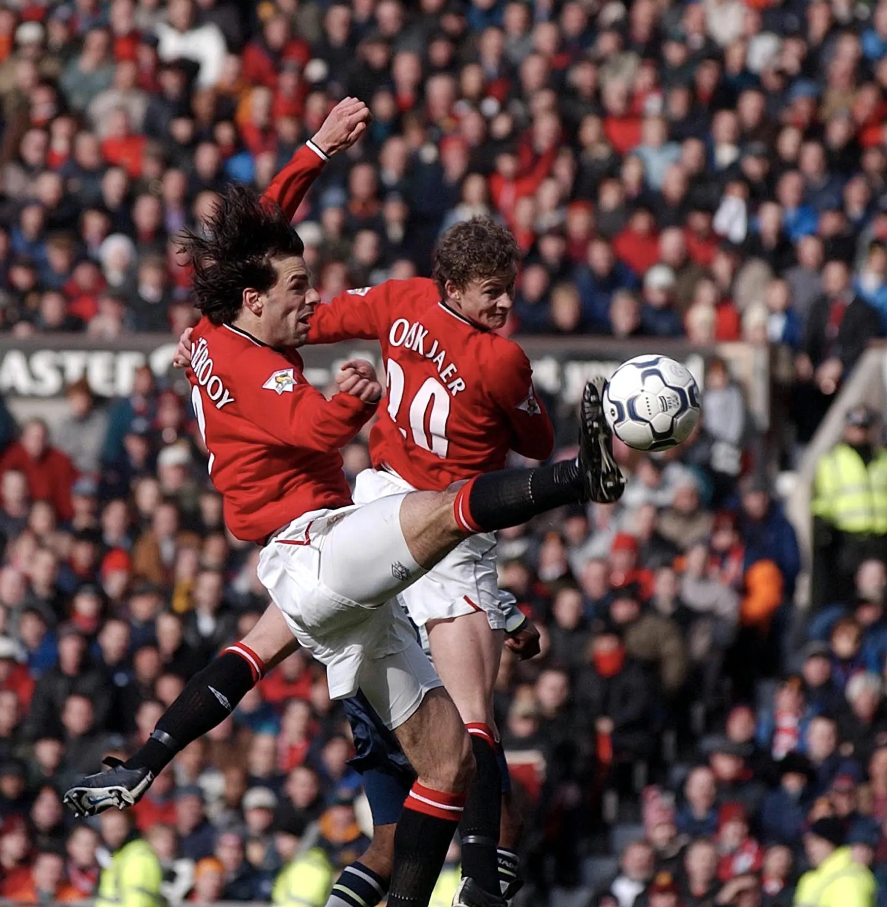 Ole Gunnar Solskjaer (kanan) dan Rudd van Nistelrooy. (AFP/Paul Barker)