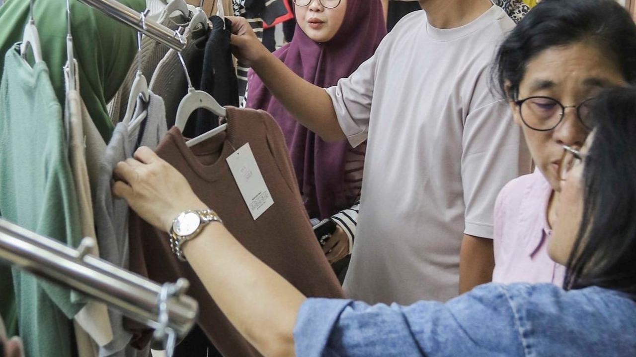 Harga yang ditawarkan pun menarik minat pembeli, karena cukup terjangkau.<br>(Foto Liputan6.com / Angga Yuniar)<br>