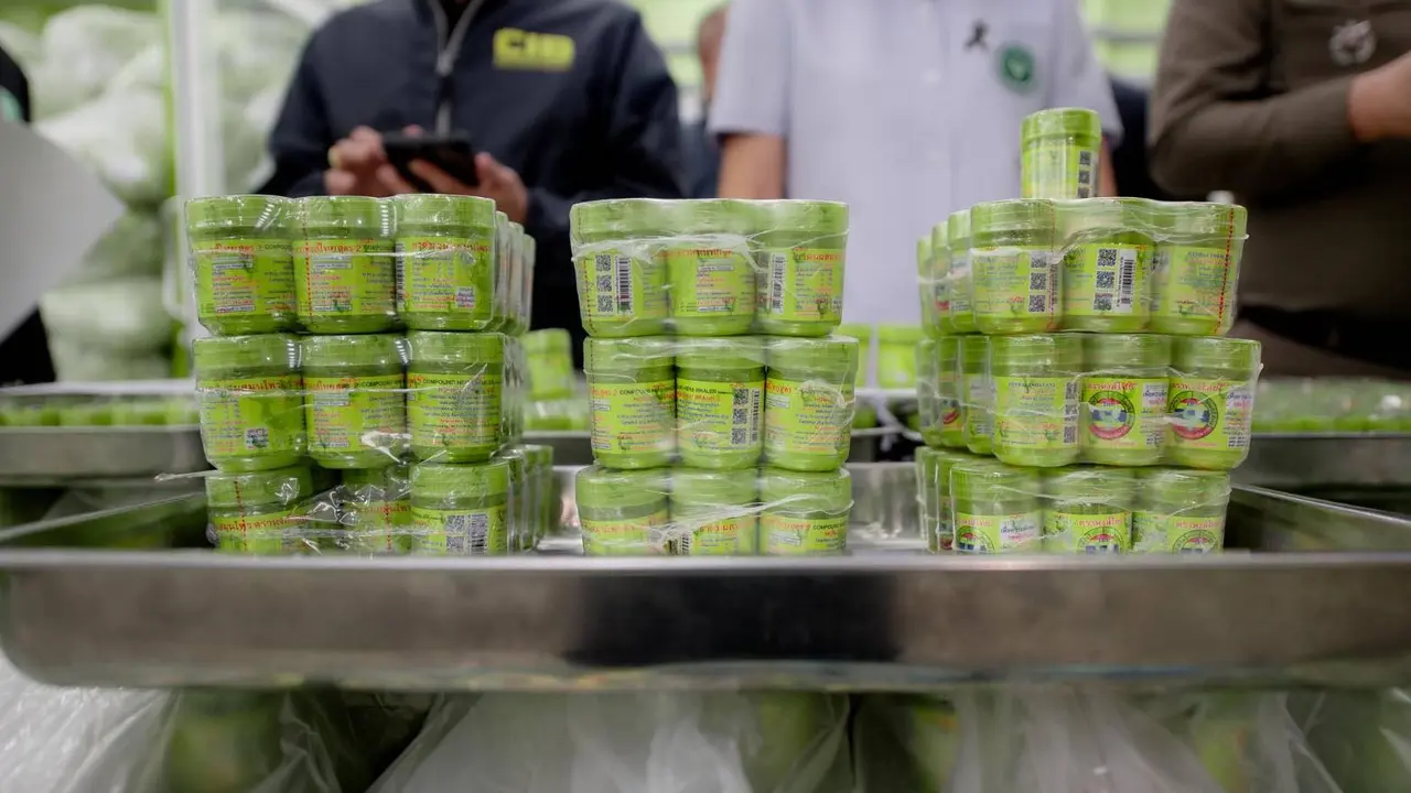 Otoritas Makanan dan Obat Thailand Sita Dua Juta Inhaler Herbal Ilegal Senilai Lebih dari 120 Juta Baht.