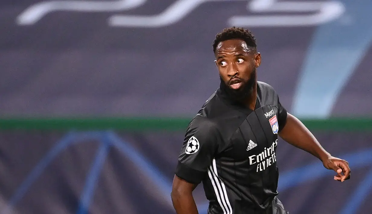 2. Moussa Dembele - Striker berusia 24 tahun ini tampil memukau saat Olympique Lyon menghadapi Manchester City di perempat final liga Champions 2019/2020. Dua golnya ke gawang Manchester City membuat tim asal Inggris itu tersingkir dari Liga Champions. (AFP/Franck FIfe/pool)