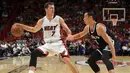 Guard Miami Heat, Goran Dragic (7), berduel dengan guard Brooklyn Nets, Jeremy Lin, dalam lanjutan laga pramusim NBA 2016-2017 di American Airlines Arena, Miami, Florida, AS, Selasa (11/10/2016). (Bola.com/Twitter/NBATV)