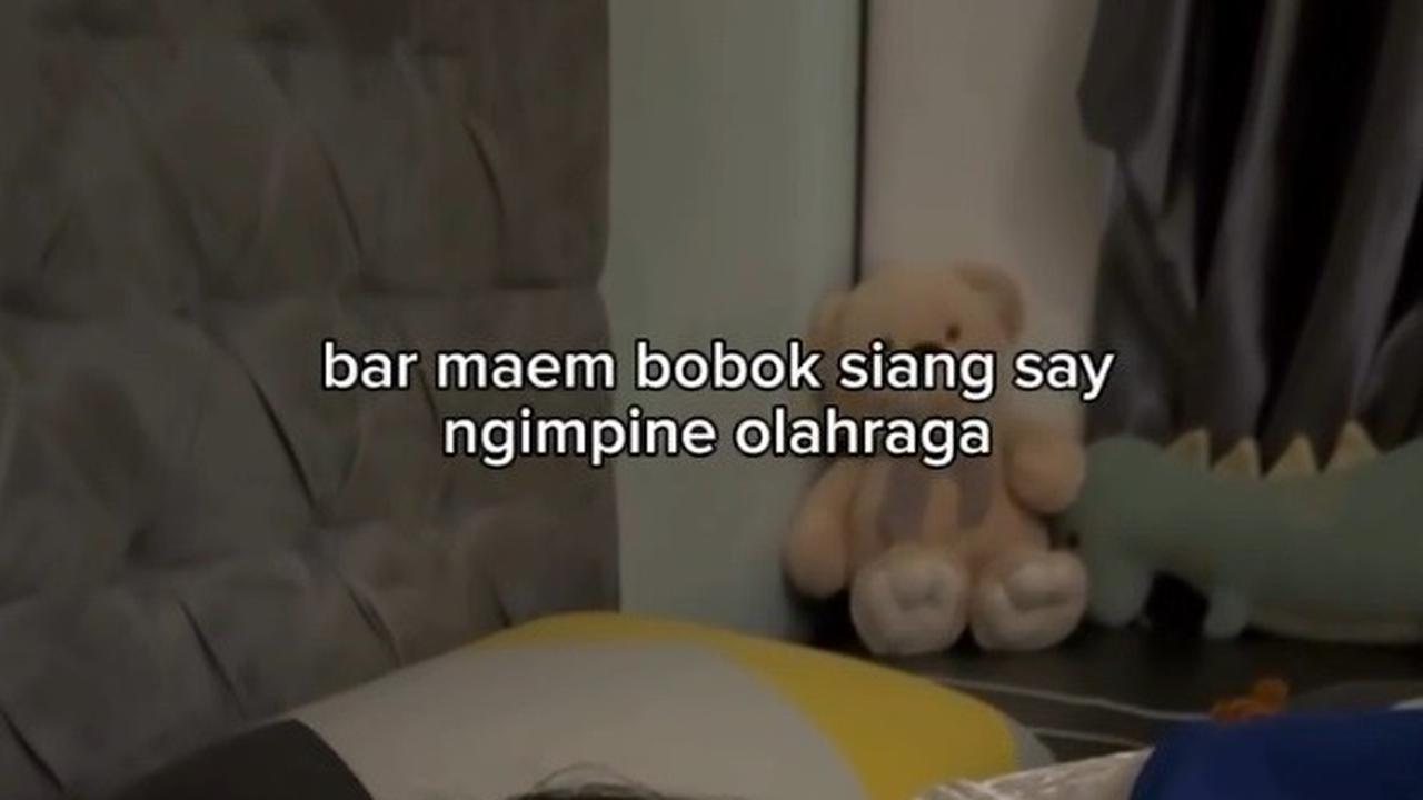 Nella juga meluangkan waktu untuk menemani Gendhis tidur siang. Wah, terlihat sangat nyenyak ya mereka!<br>