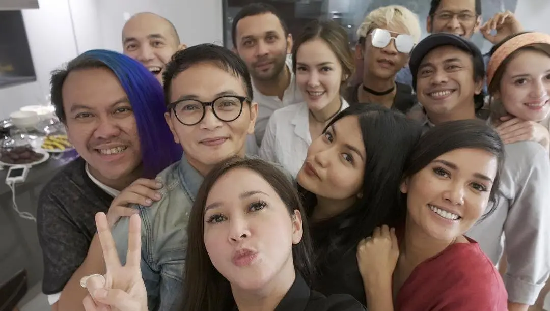 Maia Estianty dan para sahabatnya [foto: instagram/aprillamokalu]