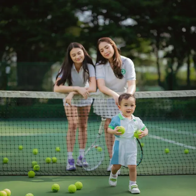 Nagita Slavina dan Gege Elisa siap bertanding di Lagi Lagi Tenis (Foto: Instagram raffinagita1717)
