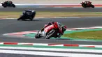 Pembalap MotoGP Francesco Bagnaia melintasi tikungan pada balapan MotoGP Emilia Romagna 2020 di Sirkuit Misano, Misano Adriatico, Italia, Minggu (20/9/2020). Saat memimpin balapan, Bagnaia terjatuh dan tak bisa melanjutkan pertandingan yang tinggal tersisa tujuh lap. (AP Photo/Antonio Calanni)