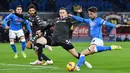 Dries Mertens (35 tahun) adalah salah satu mesin gol Napoli musim ini. Sayangnya, penampilan apik tersebut belum bisa membawa Partenopei juara. Mertens mencetak 13 gol dan 2 assist di semua ajang pada 2021/2022. Ia tampil dalam 37 laga dengan catatan 1.736 menit bermain. (AFP/Tiziana Fabi)