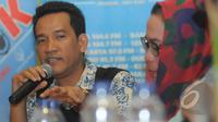 Refly Harun saat menjadi pembicara pada bertajuk "Simalakama Jokowi" di kawasan Cikini, Jakarta, Sabtu (14/2/2015). Banyak permasalahan yang dihadapi Jokowi dinilai para pengamat seperti buah simalakama. (Liputan6.com/Herman Zakharia)