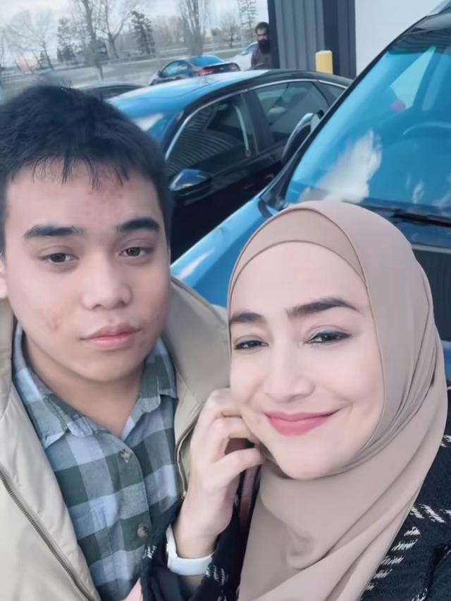 Cindy Fatikasari di Kanada