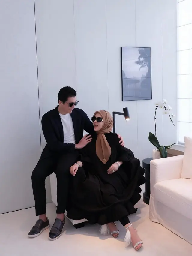 Syahrini rayakan ultah pernikahan ke-5 (Instagram/princessyahrini)