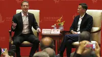 Mark Zuckerberg , Founder dan CEO Facebook bersama Jack Ma, Founder dan CEO Alibaba Group (chinadaily.com)