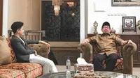 Ketua Majelis Syura PKS Salim Segaf  berdialog dengan influencer muda Syakir Daulay. (Foto: Humas DPP PKS).