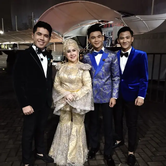Elvy Sukaesih mengisi acara konser HUT Indosiar ke-27 Wonde2ful 7ourney (Foto: Instagram/@elvy_sukaesih)