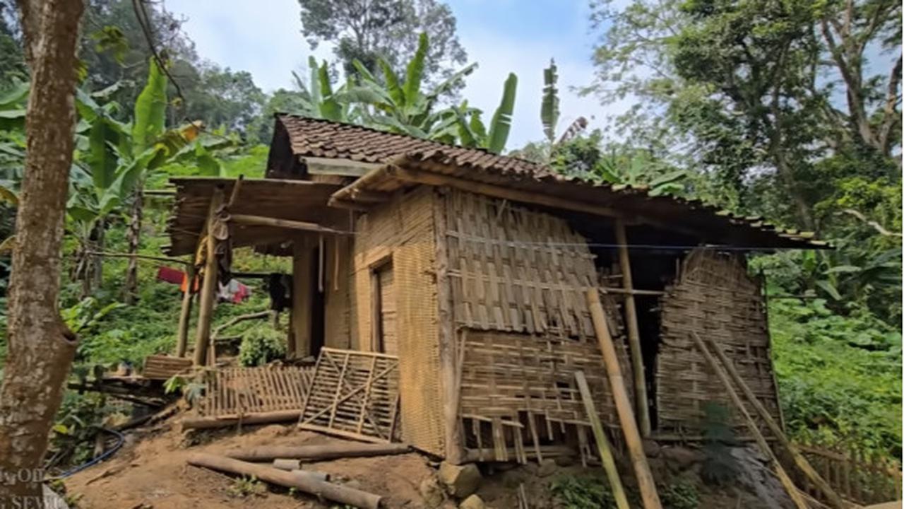 ⁠⁠20 Tahun Tinggal di Lembah Siluman Gunung Welirang, Pasangan Paruh Baya Ini Akui Demi Menyambung Hidup 'Butuh Makan
