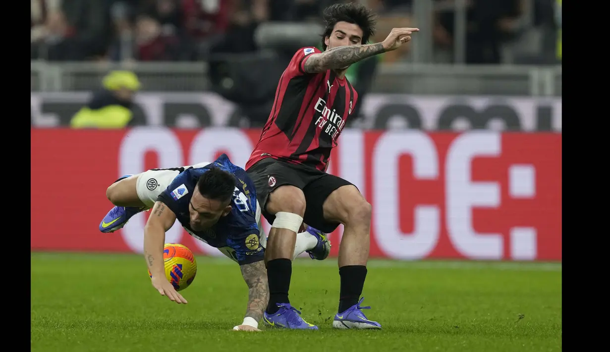 Beberapa peluang emas tercipta di babak pertama, namun tak satupun yang bisa menghasilkan gol. (AP Photo/Antonio Calanni)