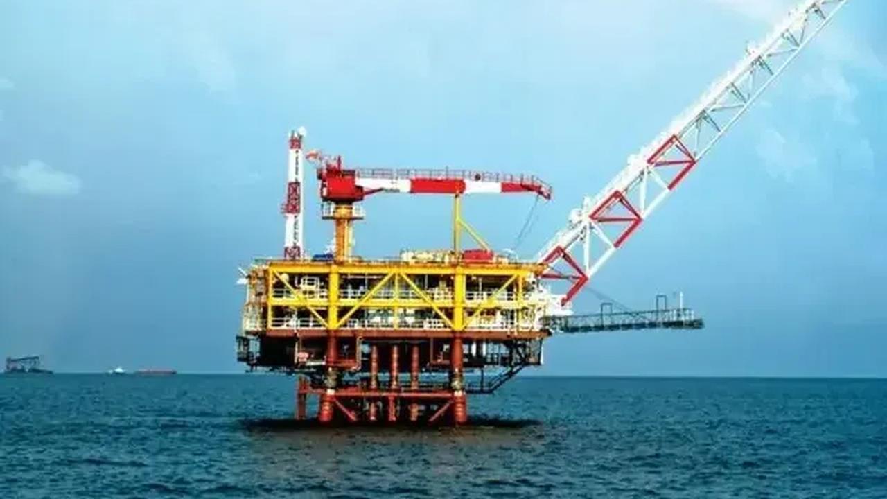 Selain itu, selama dua tahun PHE juga berhasil mencapai produksi melebihi satu juta BOEPD (Barel Minyak Ekuivalen/Setara Minyak per Hari) atau sebesar 1.047 MBOEPD.
