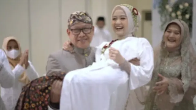 6 Momen Pengajian dan Siraman Calon Istri Bintang Emon, Segera Lepas Masa Lajang