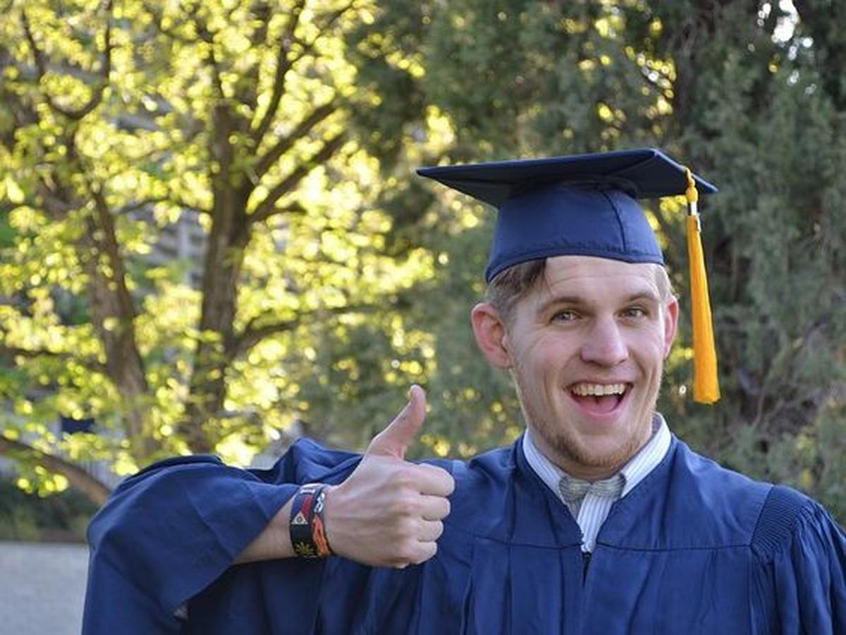 Tips Memberikan Ucapan Wisuda Menyentuh Hati