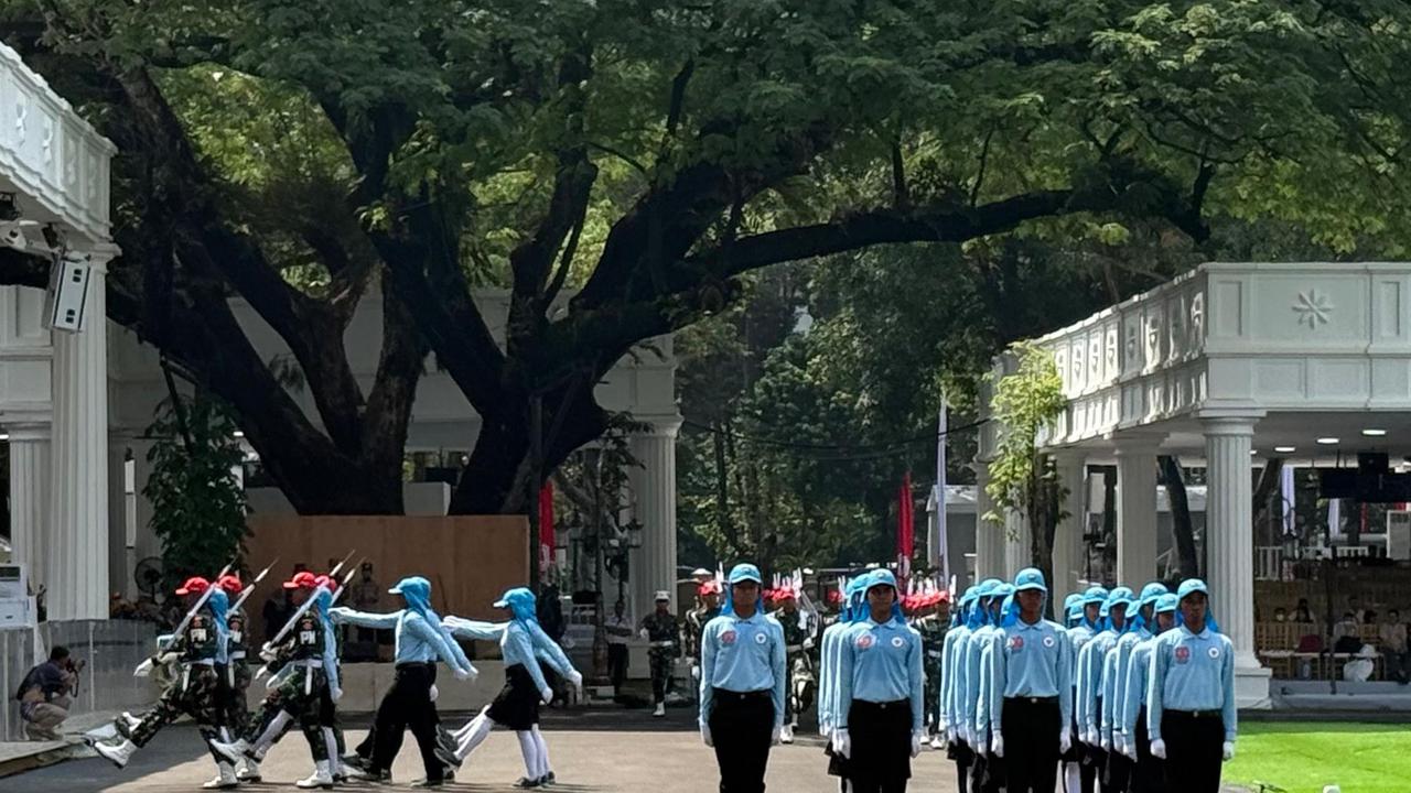 Paskibraka Gladi Kotor di Istana