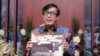 Menteri Hukum dan HAM Yasonna Laoly saat menyampaikan keterangan terkait hasil verifikasi partai poltik untuk memperoleh status badan hukum di Jakarta, Jumat (7/10). PSI menjadi parpol yang lolos verifikasi. (Liputan6.com/Helmi Fithriansyah)