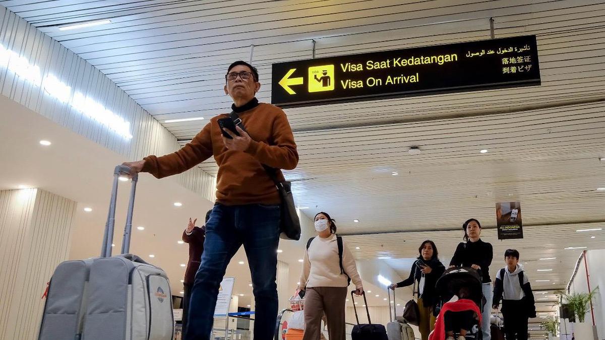 Tahun Baru 2026, Rombongan Turis Jepang Jadi Wisman Pertama yang Tiba di Bandara Soekarno Hatta