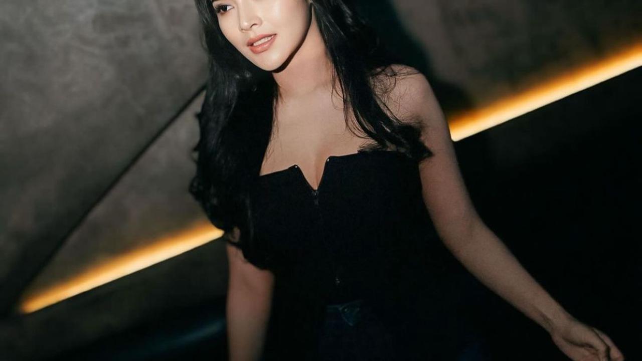 7 Potret Memikat Bella Bonita dalam Balutan Outfit Hitam Jadi Sorotan Netizen