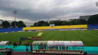 Laga perdana Timnas Indonesia U-16 melawan Thailand pada Piala AFF 2018 di Stadion Bumi Sriwijaya, Palembang, Rabu (2/5/2018), sepi penonton. (Bola.com/Ivan Rida)
