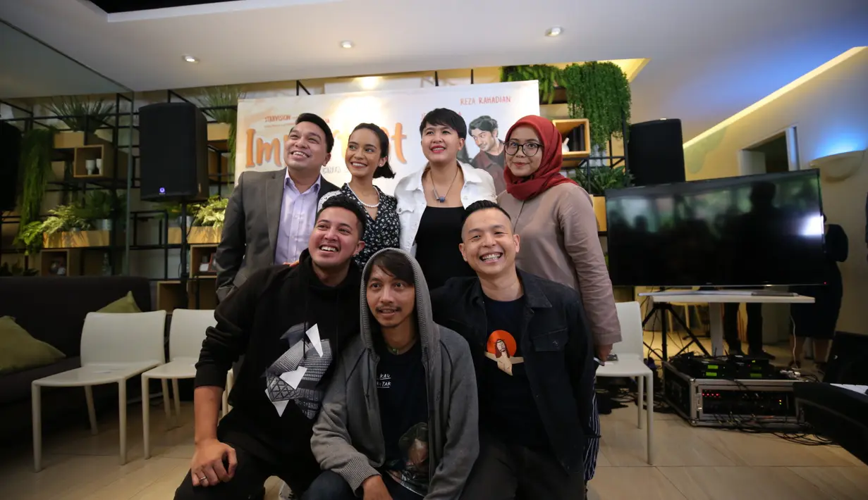 “Ternyata mereka antusias, suka tanpa tapi. Ini ceritanya cekcok rumah tangga berbuah musik,” Fiersa Besari. (Daniel Kampua/Fimela.com)