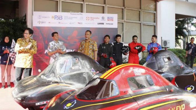 ITS Surabaya akan diwakili oleh Tim Sapuangin dan Tim Nogogeni yang masing-masing mengikutsertakan dua mobil hemat energi andalannya. (Foto: Liputan6.com/Dian Kurniawan)