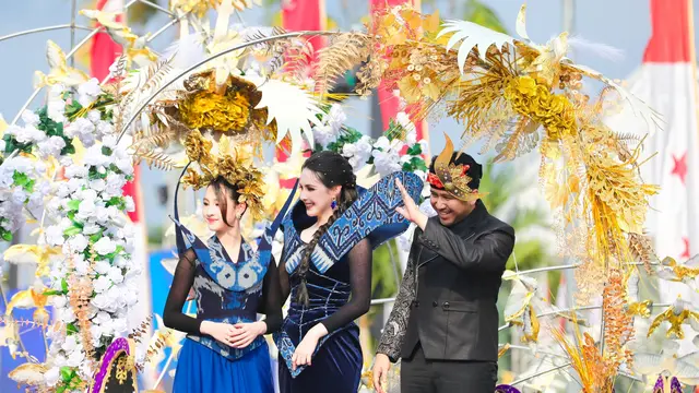 Arumi Bachsin dan Putrinya Tampil Bak Elsa Frozen di Jember Fashion Carnaval 2026