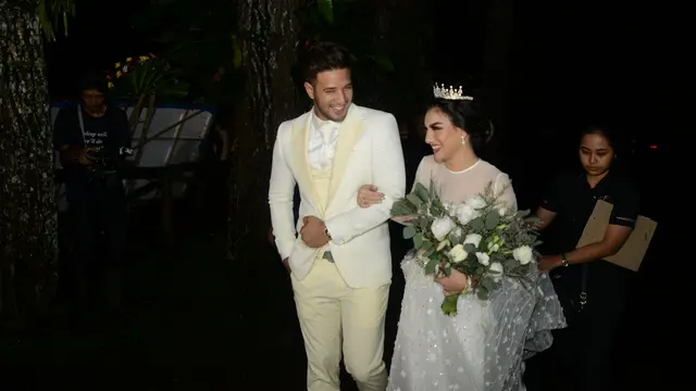 [Fimela] Resepsi Pernikahan Ammar Zoni dan Irish Bella